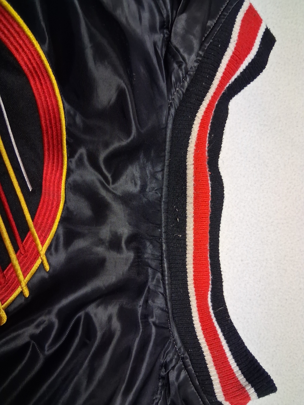 Reversable Vancouver Canucks Black Logo Bomber Jacket - Picture 12 of 15